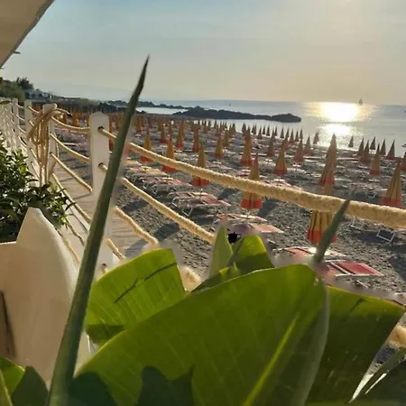 The Dream - Seafront Loft *